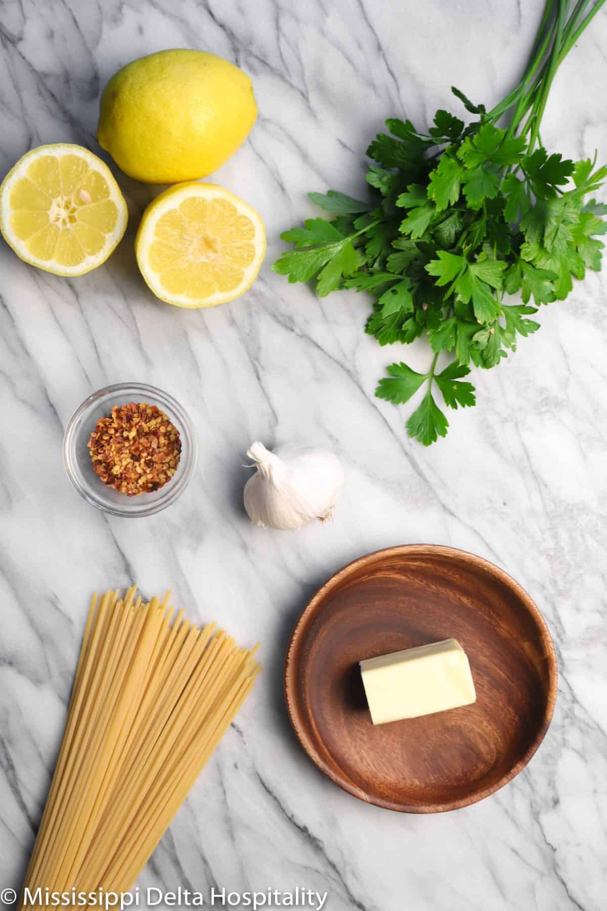 ingredients for spaghetti aglio e olio