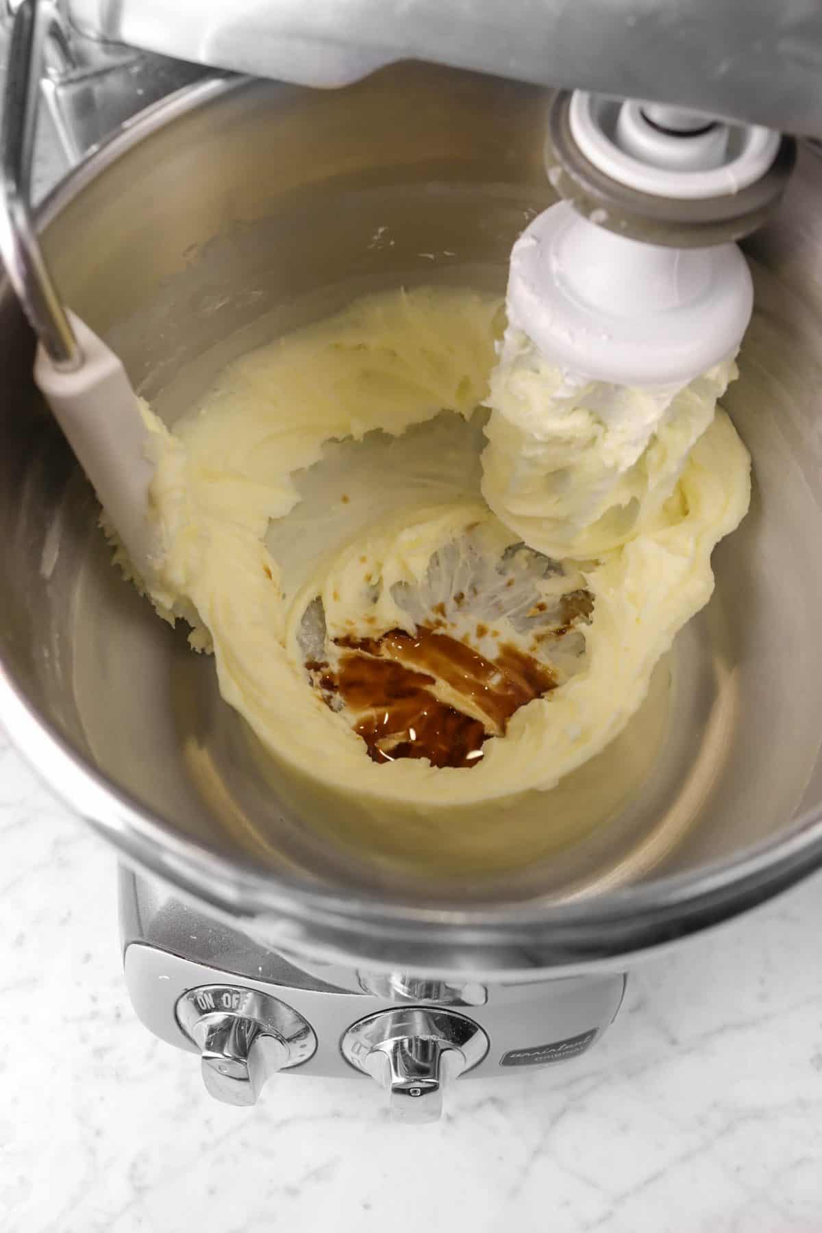 vanilla added to cream cheese frosting