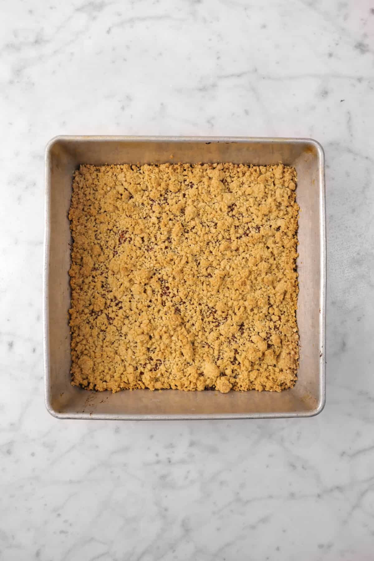 raspberry crumble in a square pan