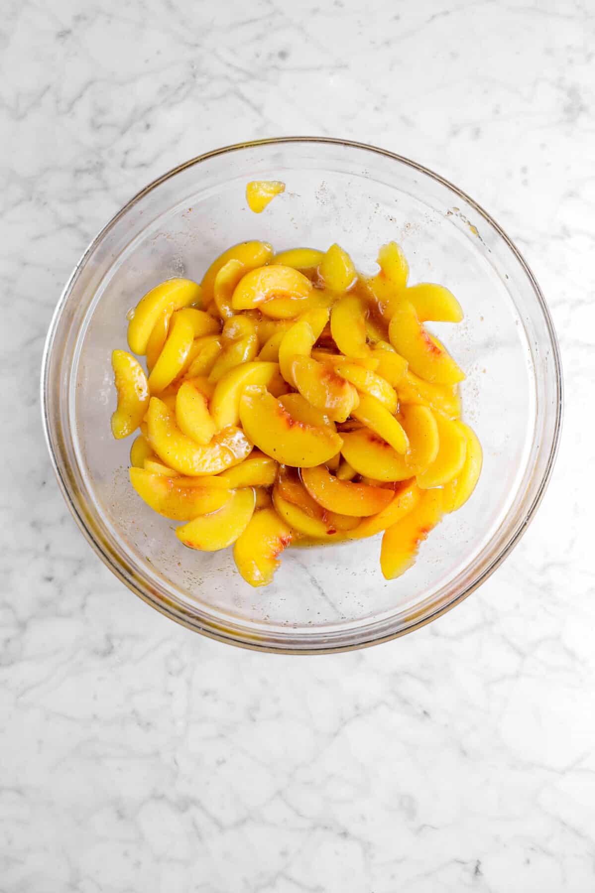 peach slices in glass bowl