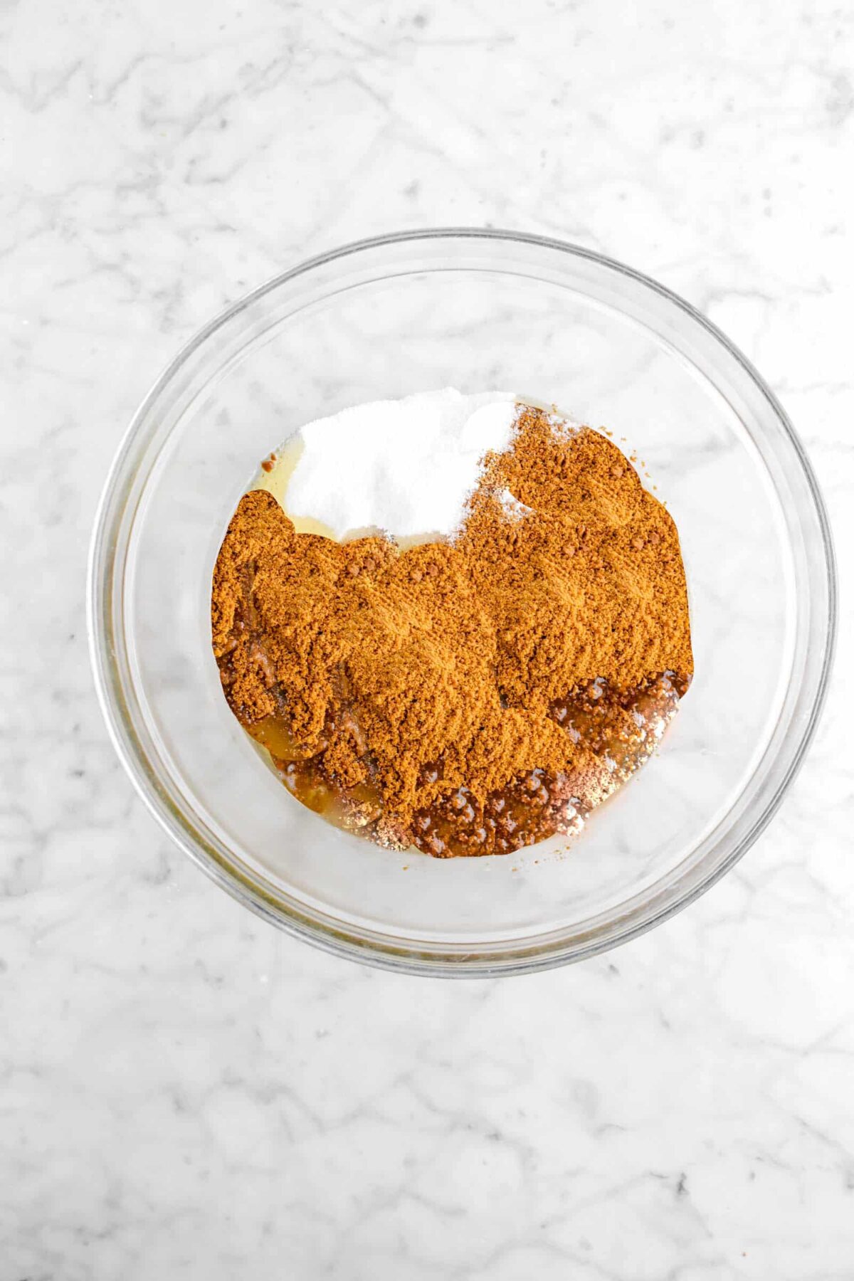 sugar, gingerbread cookie crumbs, and butter in glass bowl