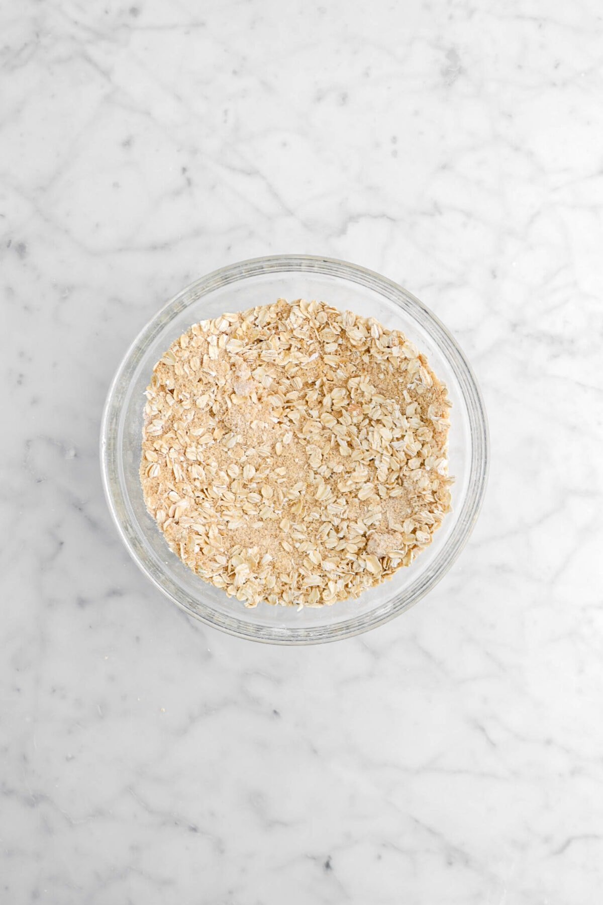 oat mixture in glass bowl