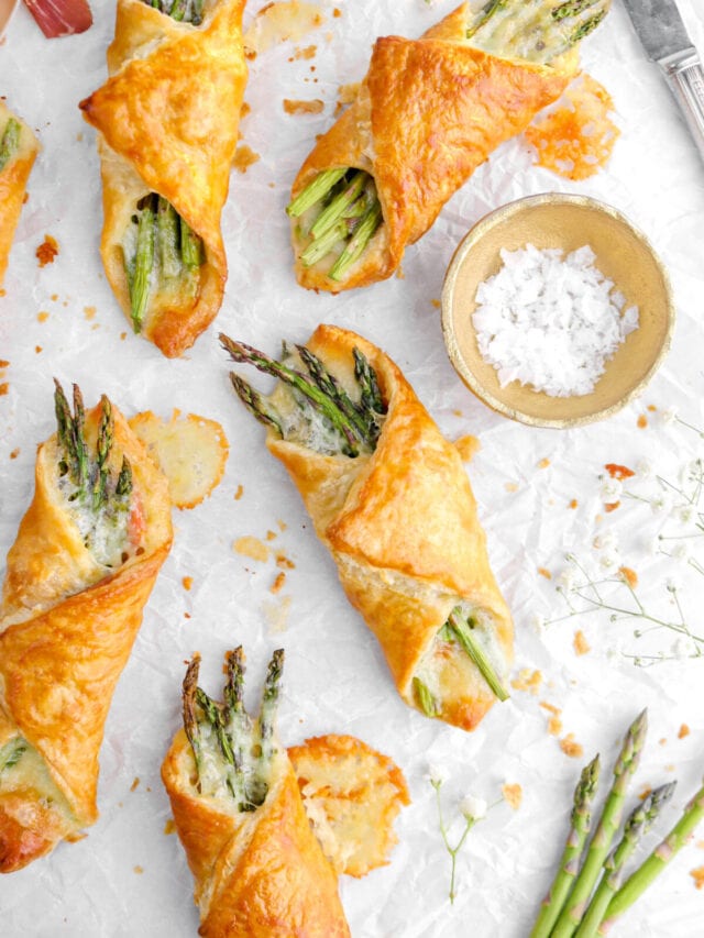 Asparagus Prosciutto and Brie Pastry Bundles