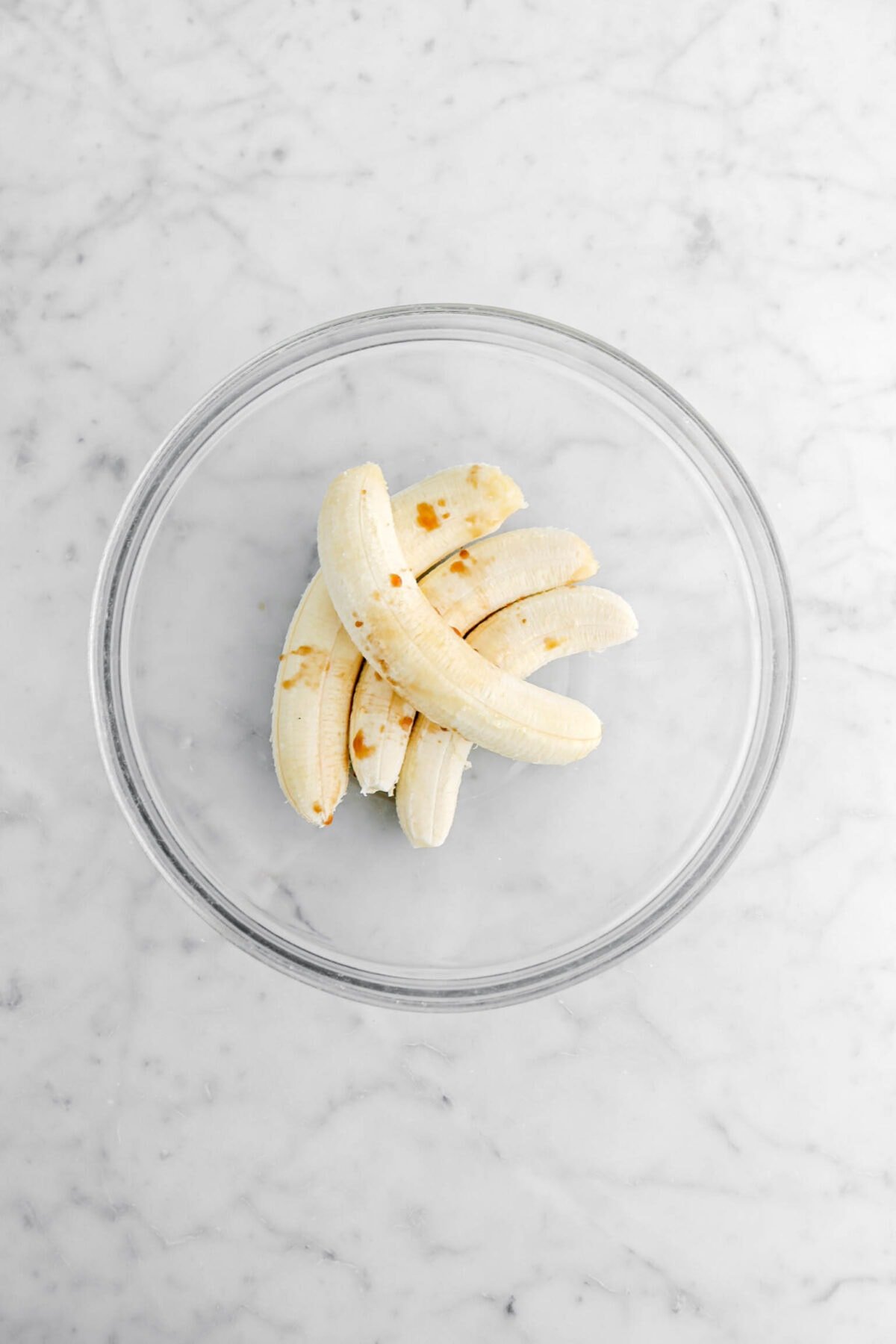 bananas and vanilla in glass bowl.